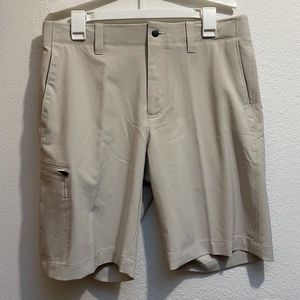 Men’s Callaway Golf Shorts with Zipper Side Pocket Size 32 9inch inseam Beige
